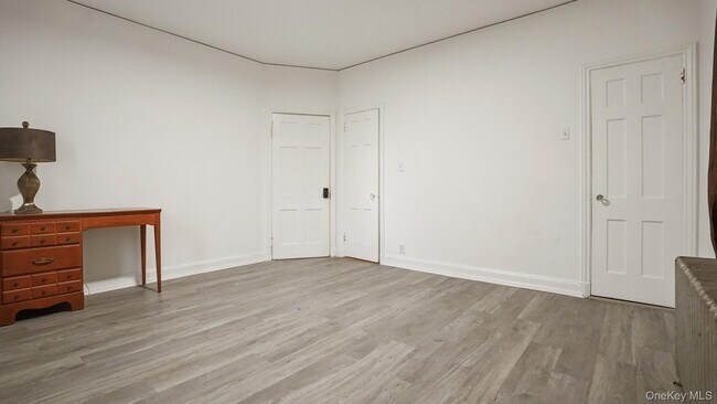 Building Photo - 252 S Tenth Ave