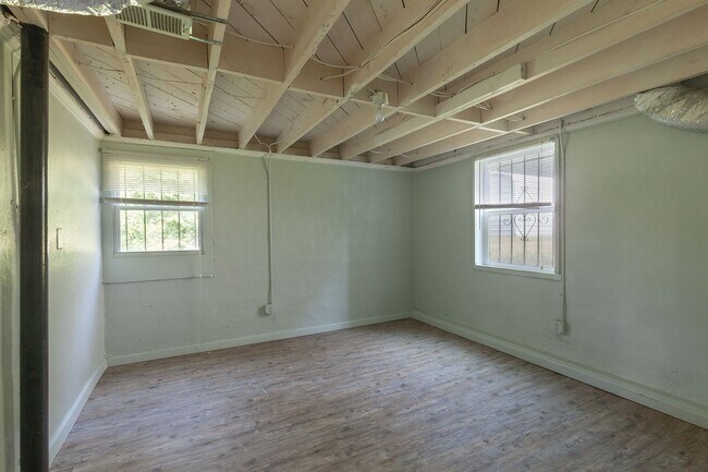 Building Photo - Charming Renovated Bungalow in Grove Park ...