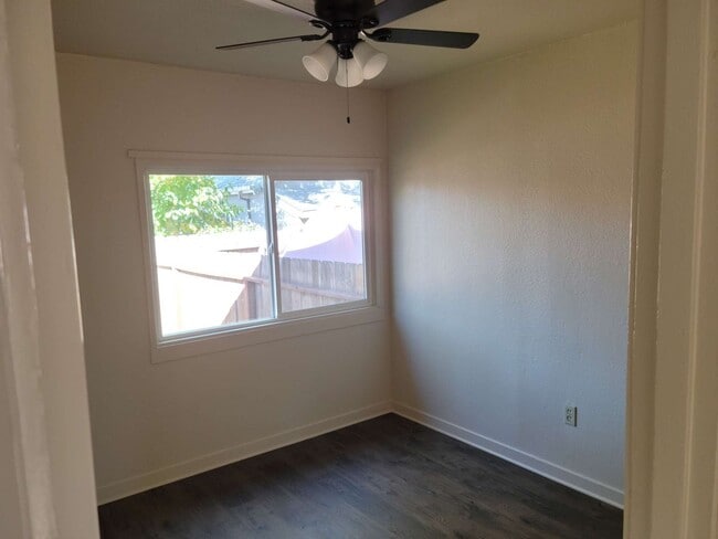 Building Photo - Nice 2 Bedroom Duplex!!!