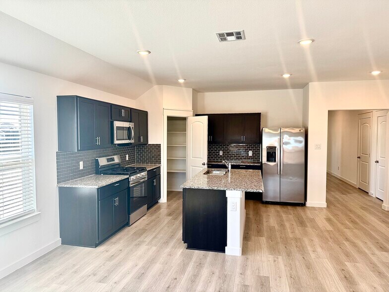 Building Photo - 1614 Red Acre Trl