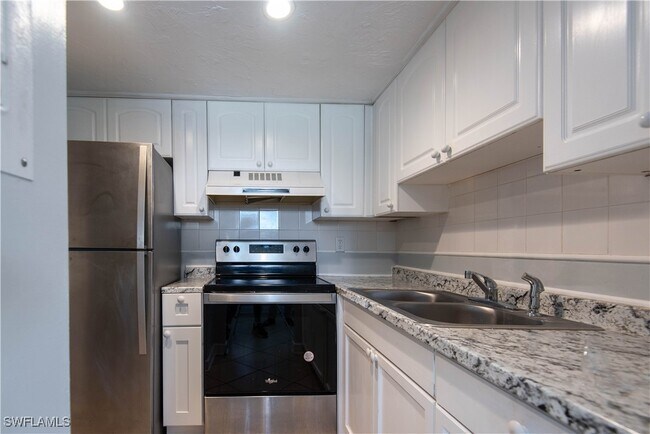 Building Photo - 3257 Royal Canadian Trace