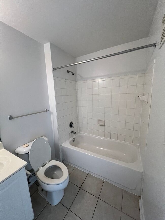 Building Photo - 16-1611 Summers