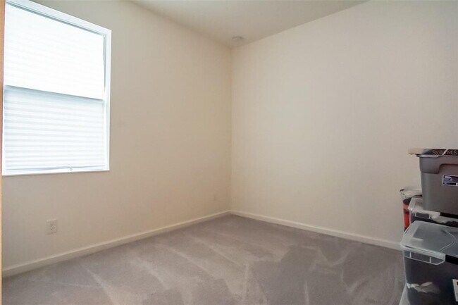 Building Photo - 1241 Hendon Lp