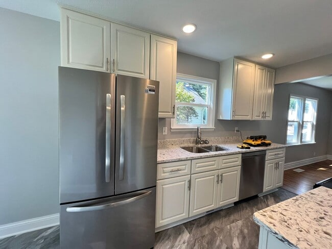 Building Photo - **RENT SPECIAL!!** Adorable 3 Bedroom Full...