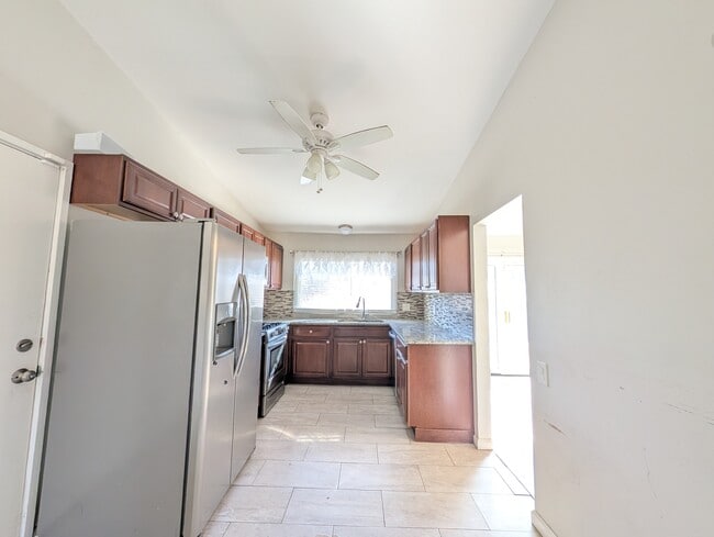 Building Photo - 3670 Tremont Dr