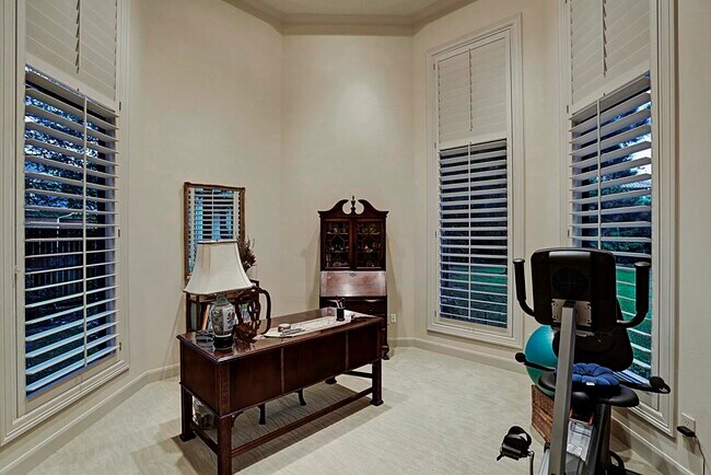 Building Photo - 11101 S Country Squire