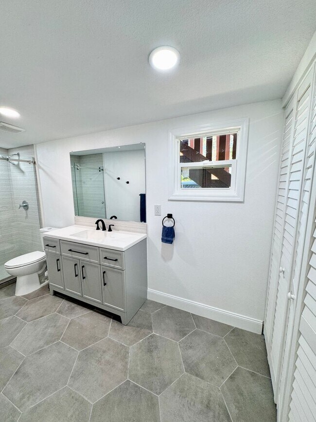 Building Photo - Fully Furnished Down Town Clermont Short T...