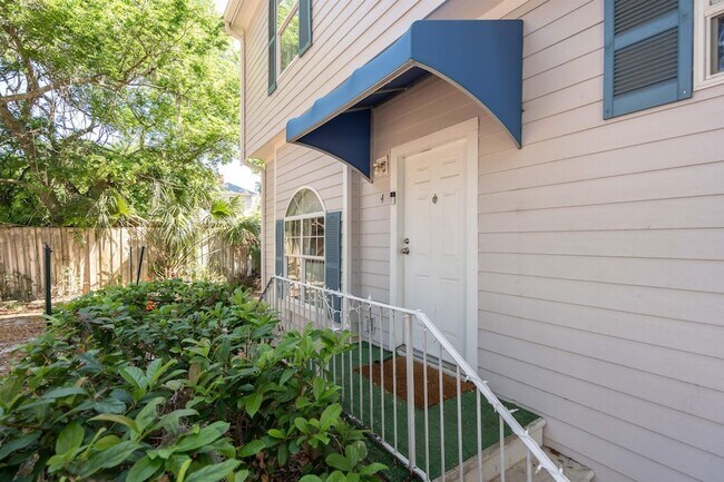 Building Photo - 114 Cedar St