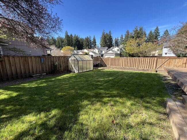 Building Photo - Beautiful 5 Bedroom Home + Office with Grand Entry, Gourmet Kitchen & Private Backyard