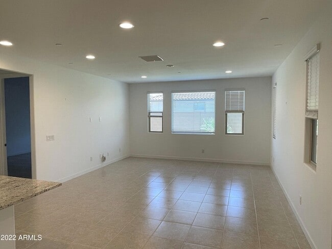 Building Photo - 9849 E Tahoe Ave