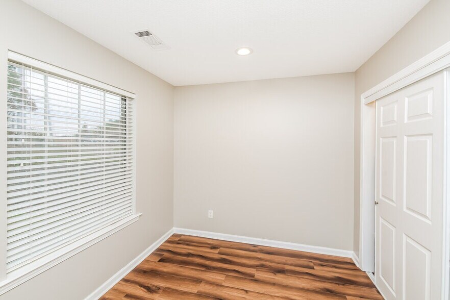 Building Photo - 355 Village Dr