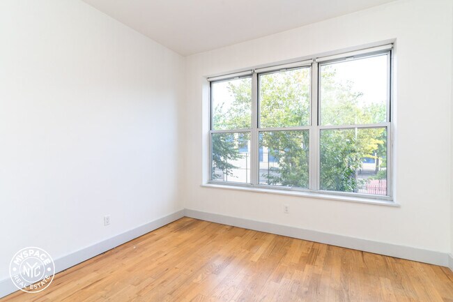 Building Photo - 163 Troutman St