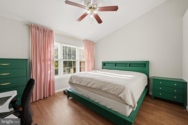 Building Photo - 1122 Cypress Tree Pl