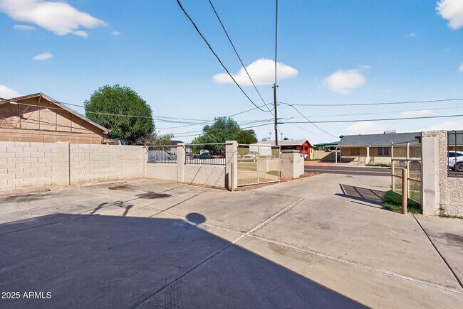 Building Photo - 8321 W Edwards St