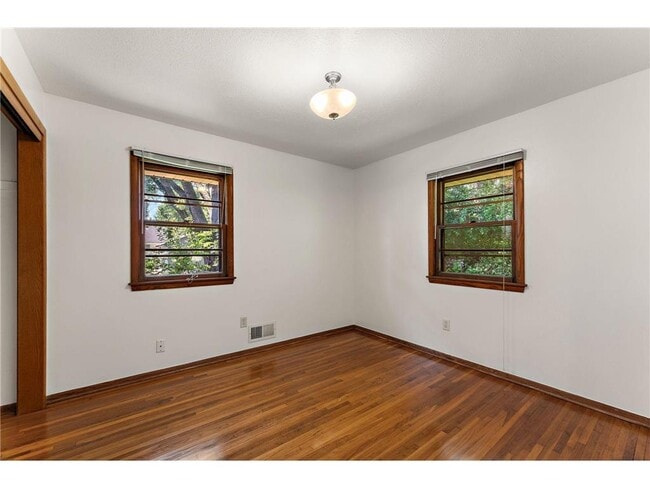 Building Photo - 4028 Cleveland St NE