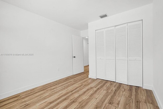 Building Photo - 128 NW 61st St