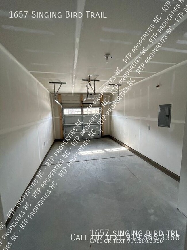 Building Photo - 1657 Singing Bird Trl