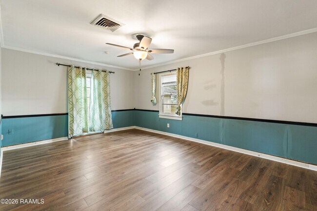 Building Photo - 416 W St Paul St