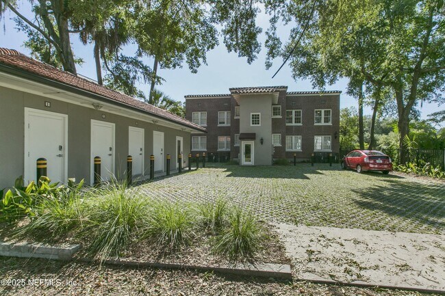 Building Photo - 1310 N Laura St