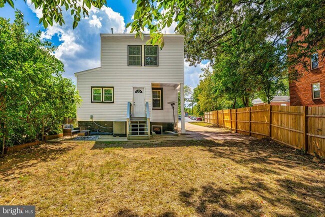 Building Photo - 2800 Upshur St