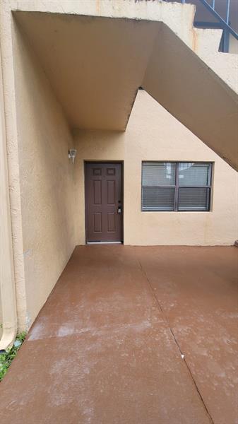 Building Photo - 6882 NW 173rd Dr
