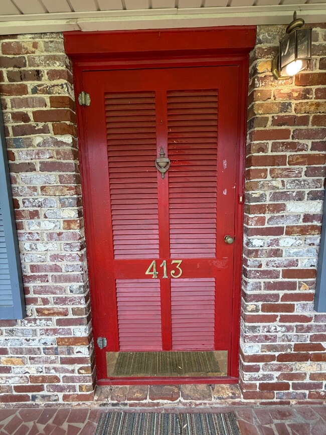 Building Photo - Modern Comforts with Granite & Hardwood Finishes!" 3 Bedroom 2 bath home.