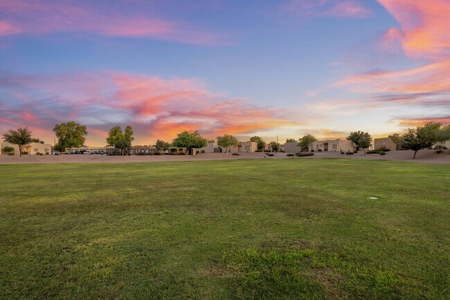 Building Photo - Beautiful 3 bedroom patio home with open f...