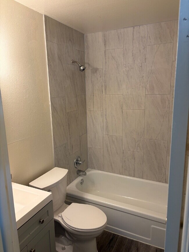 Building Photo - "Spacious 2BR/2BA Condo in North Boulder –...