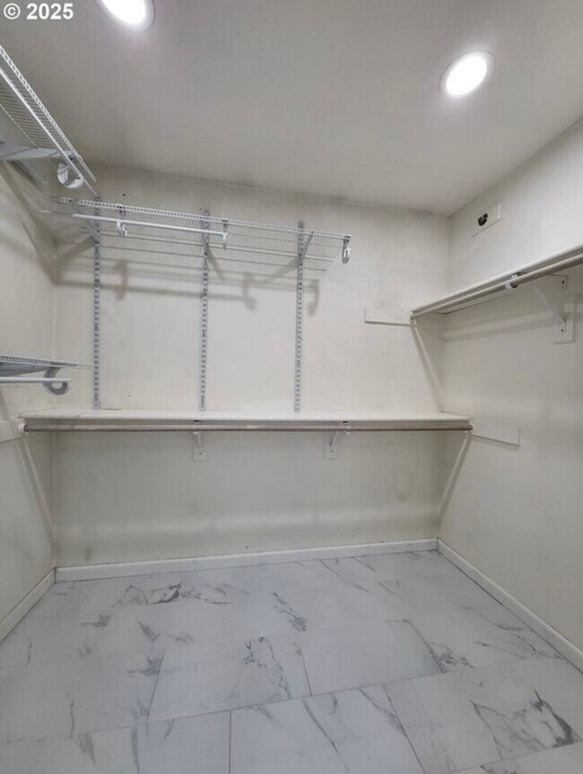 Building Photo - 2114 SE 60th Ave