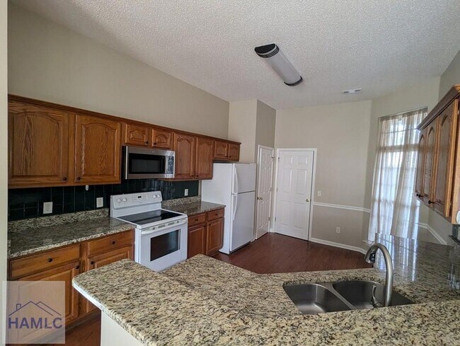 Building Photo - 550 Laurenburg Dr