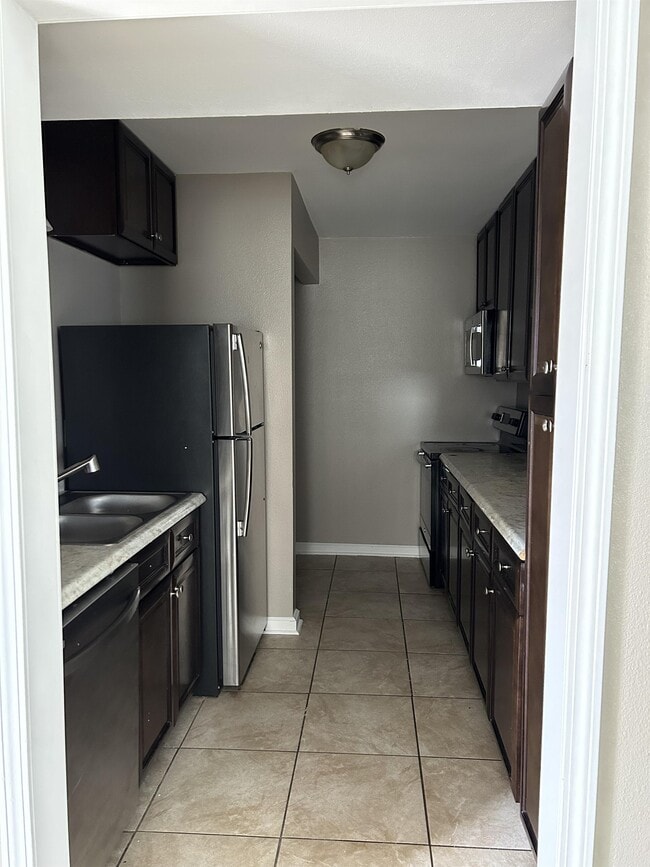 Building Photo - 300 Woodale Dr
