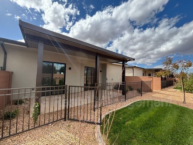 Building Photo - 2963 E Snowberry Dr