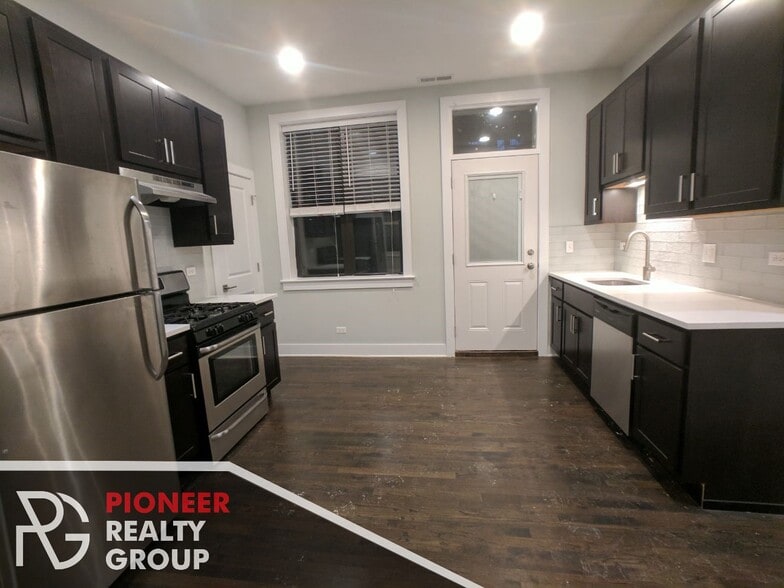 Building Photo - 1946 W Nelson St