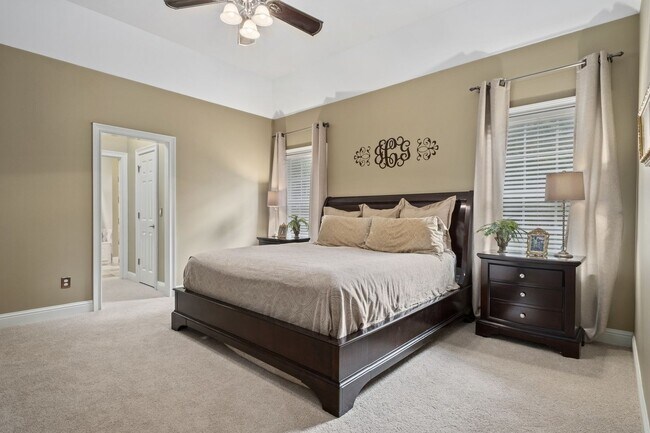 Building Photo - 1015 Crimson Clover Dr