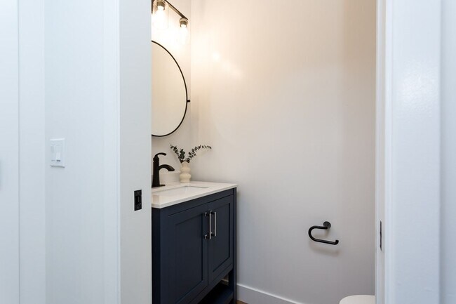 Building Photo - 2610-2612 Juan Street