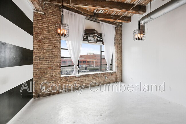 Building Photo - 326 Nelson St SW