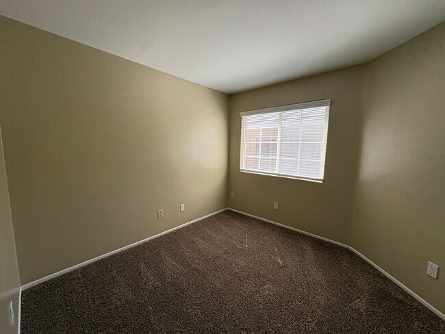 Building Photo - 7110 Rogue River Dr
