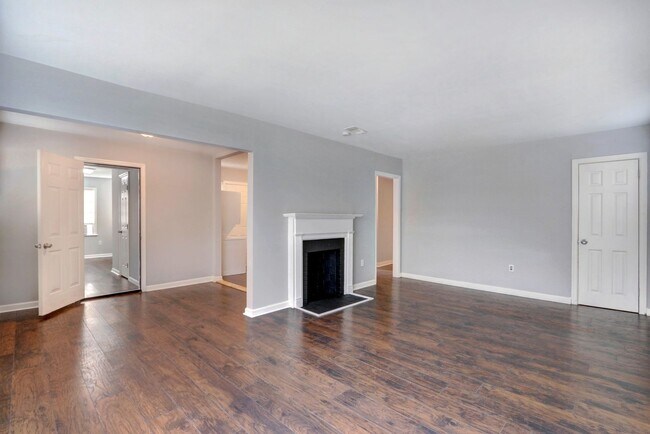 Building Photo - 1943