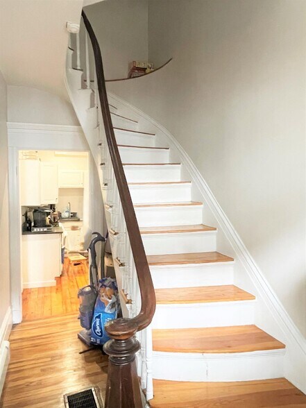 Building Photo - 2 Worcester St