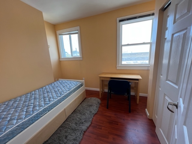 Bedroom with sunset view - 2547 Irving St