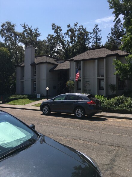 front of building .. upper right is the unit - 2258 Mesquite Dr