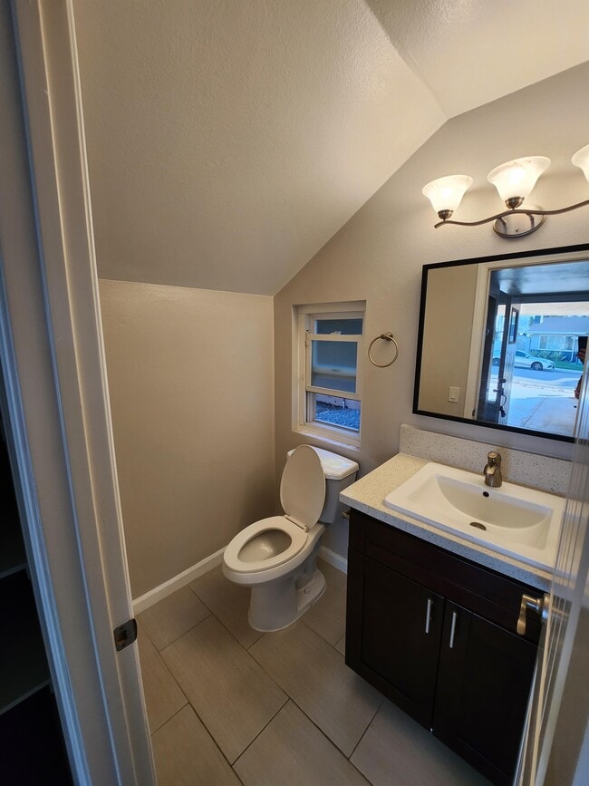 Building Photo - 3825 Polaris Dr