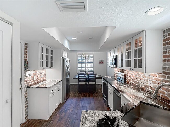 Building Photo - 3611 Pine Knot Dr