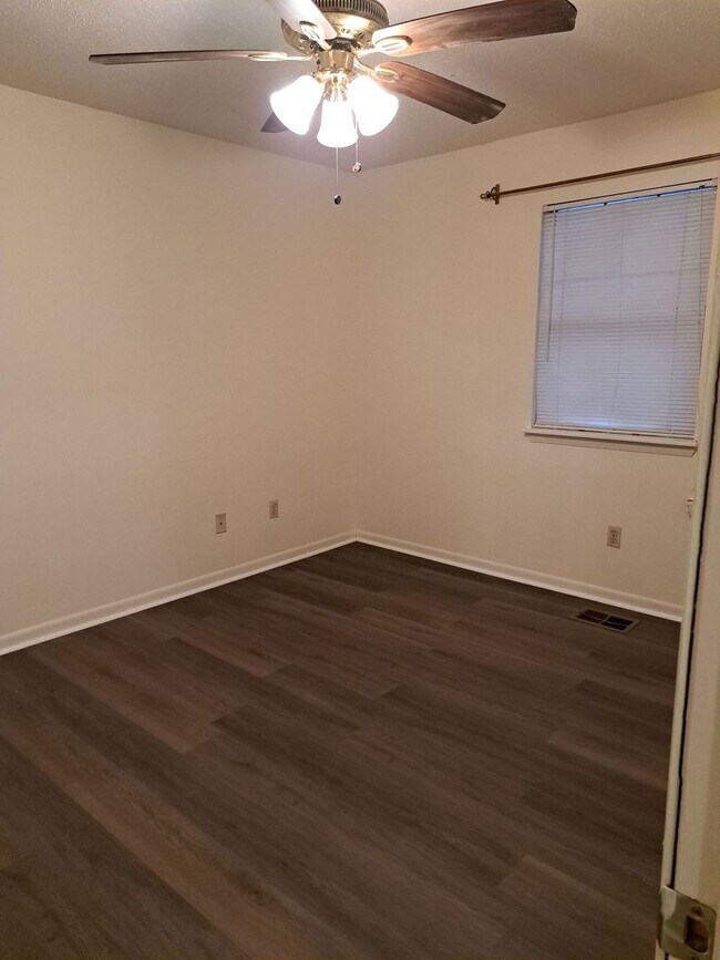 Building Photo - 1514 Kraft Ave