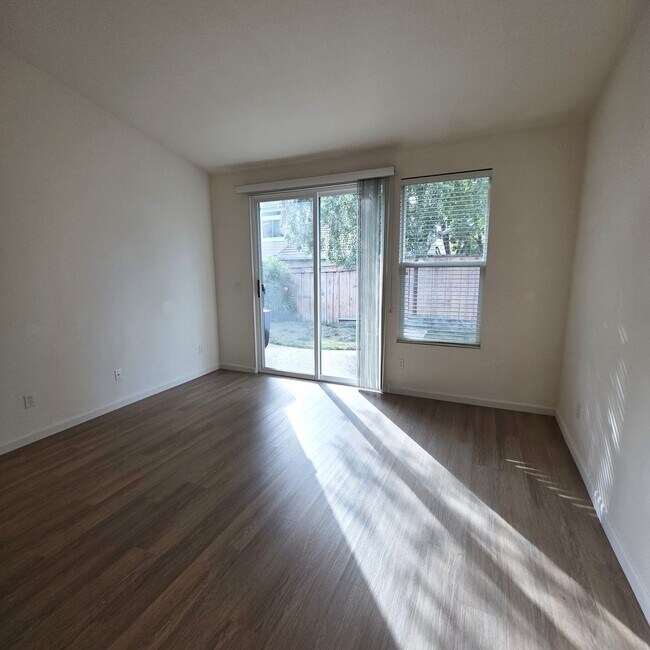 Building Photo - Clayton Single Story 3bd/2ba - Bright open living w/new flooring