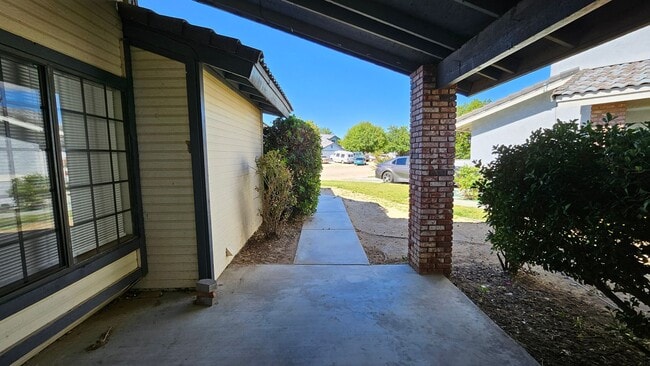 Building Photo - Beautifully Updated 3 Bedroom, 2 Bathroom Home in a Quiet Cul-de-Sac!
