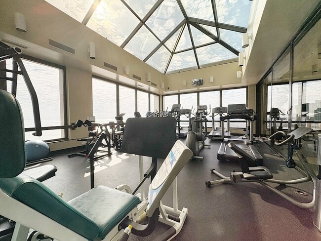 Building Photo - 360 E Randolph St