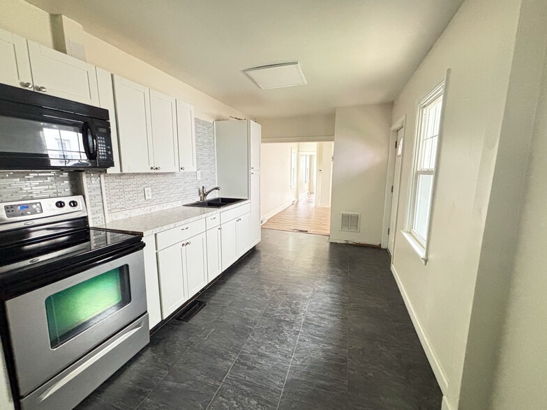 Kitchen - 70 New Charlotte St
