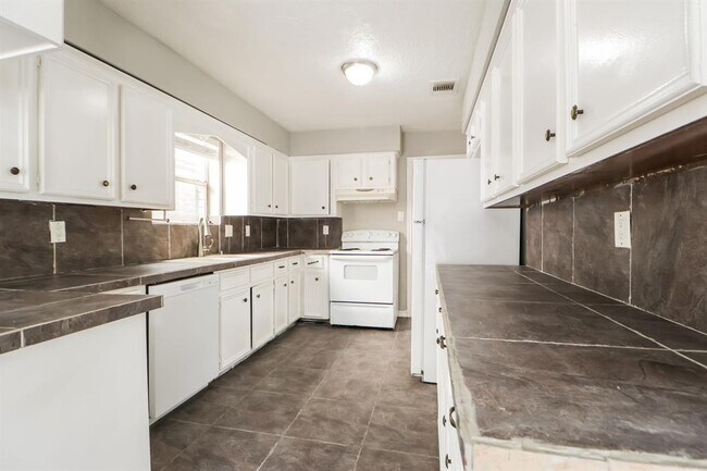 Building Photo - 1607 Bodart Cir