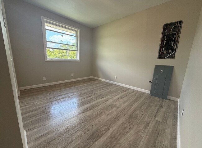 Building Photo - 5014 Prescott Ave